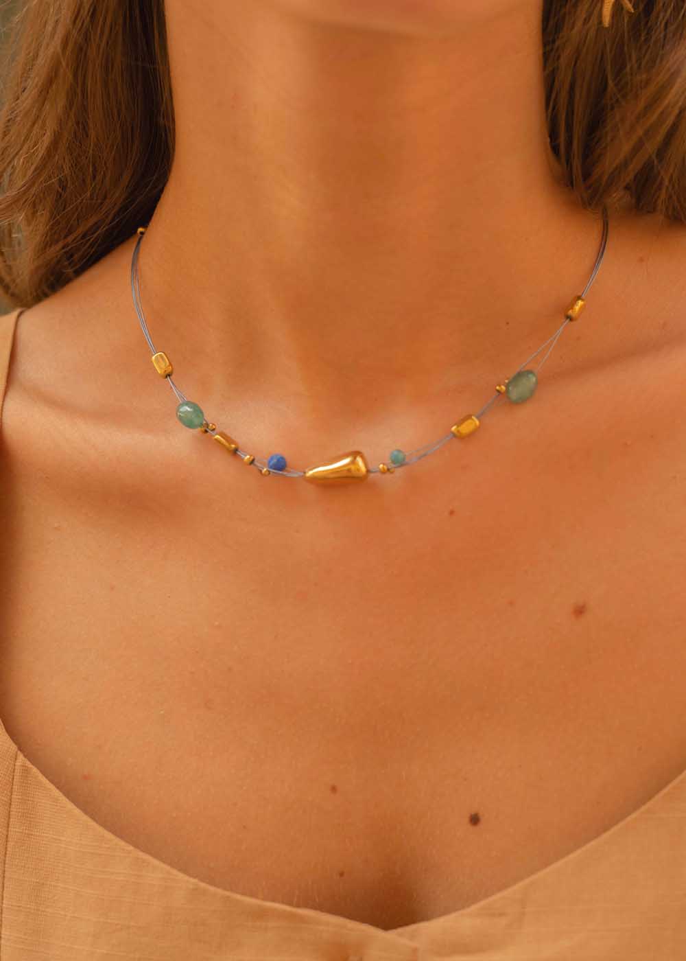 Collana filo perle & piastrine